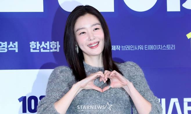 [서울=뉴시스] 김혜진 기자 = 배우 한선화가 22일 오전 서울 용산구 CGV 용산아이파크몰에서 열린 영화 '퍼스트 라이드(감독 남대중) 언론시사회에서 포즈를 취하고 있다. 2025.10.22. jini@newsis.com /사진=김혜진