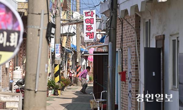 접경지역 강화·옹진을 수도권에서 제외해, 이 지역이 받는 역차별을 해소해야 한다는 지역사회 요구가 20년 넘게 이어지고 있다. 인천시 옹진군 대연평도 모습. /경인일보DB