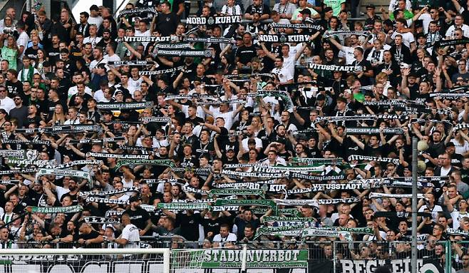 독일 분데스리가에서도 가장 열정적이기로 유명한 묀헨글라트바흐 팬들. 사진=AFPBBNews