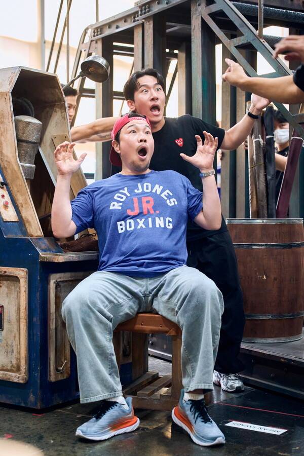 뮤지컬 '킹키부츠' 연습 현장 속 신승환 / 사진=CJ ENM