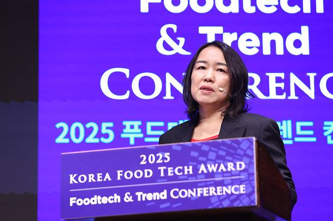 임혜순 투썸플레이스 최고 마케팅 책임자가 23일 서울 소공동 웨스틴조선호텔에서 열린 ‘2025 푸드테크앤트렌드 컨퍼런스’에서 강연하고 있다./조선비즈 제공