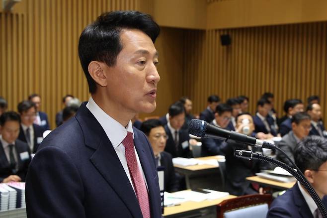오세훈 서울시장이 23일 오전 서울시청에서 열린 국회 행정안전위원회 국정감사에서 발언하고 있다. 공동취재단 제공