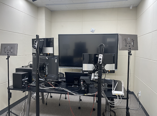 대여한 '온라인 회의실'에서 이용 가능했던 전문적인 촬영 시설.