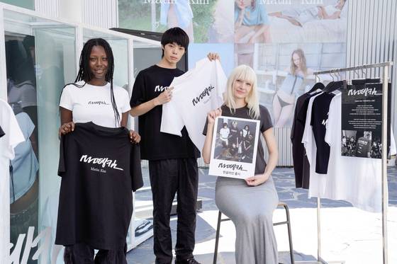 Models showcase newly released T-shirts from Matin Kim’s Hangul line during a photo event at the brand’s flagship store in Seongsu-dong, Seongdong District, eastern Seoul on Oct. 12, organized by Hago Haus, a brand incubator that invests in Matin Kim. [HAGO HAUS]