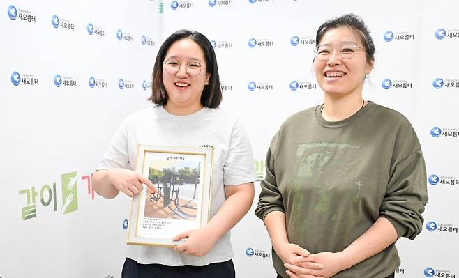 서울 은평구 사회전환시설인 새오름터에서 최근 만난 신혜인씨(왼쪽)과 유지연씨. 신석현 포토그래퍼