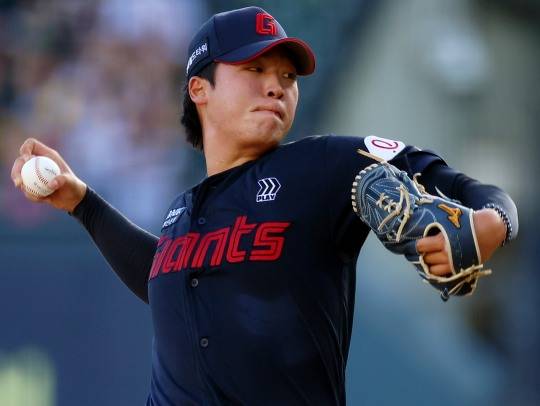 역투하는 이민석. 사진[연합뉴스]