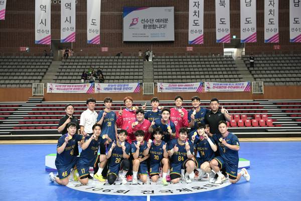 사진 제106회 전국체육대회 핸드볼 경기 남자 일반부 우승을 차지한 인천도시공사, 사진 제공=대한핸드볼협회