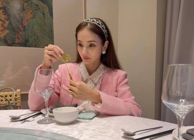 한채영이 변함없는 미모를 뽐냈다. / 한채영 인스타그램 \