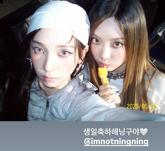 [서울=뉴시스] 그룹 에스파 멤버 카리나(왼쪽)와 닝닝. (사진=카리나 인스타그램 캡처) 2025.10.23. photo@newsis.com *재판매 및 DB 금지