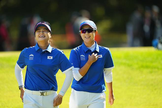 [서울=뉴시스] 한화 라이프플러스 인터내셔널 크라운에 출전한 최혜진(왼쪽), 김효주. (사진=LPGA 제공) *재판매 및 DB 금지