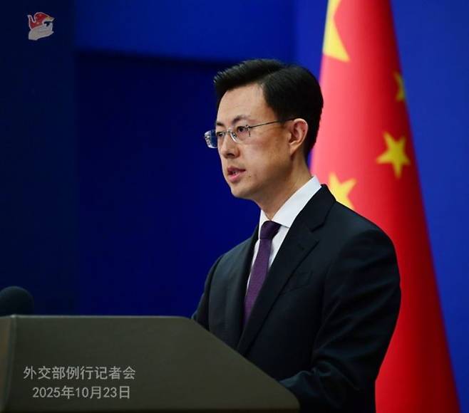 [서울=뉴시스] 궈자쿤 중국 외교부 대변인이 23일 정례 브리핑을 갖고 있다.(출처: 중국 외교부) 2025.10.23. *재판매 및 DB 금지