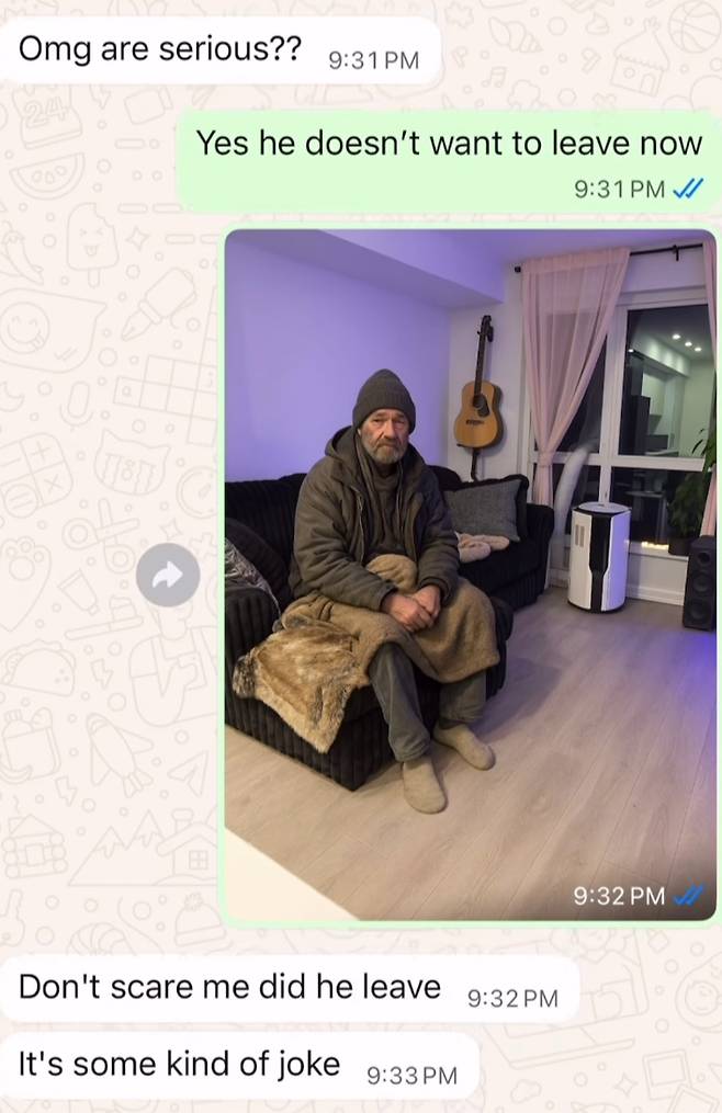 AI로 합성한 사진을 가족에게 전달하는 과정을 캡처해 SNS에 올린 영상. 틱톡 계정 @songsaboutshit 캡처