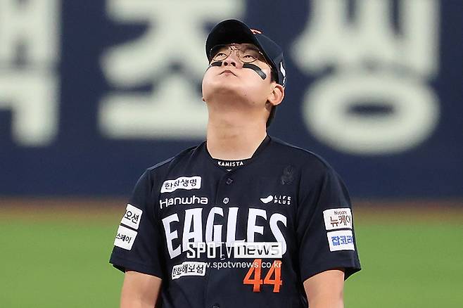 ▲ 정규시즌 막판부터 시련이 이어지고 있는 김서현은 플레이오프 두 경기 모두 부진했다 ⓒ곽혜미 기자