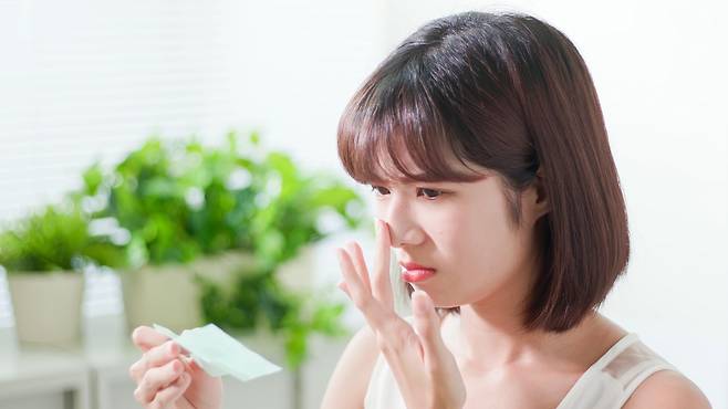 지성 피부는 피지 분비 조절을 위해 피부 타입에 맞는 클렌징과 보습 관리가 필수이다｜출처: 클립아트코리아