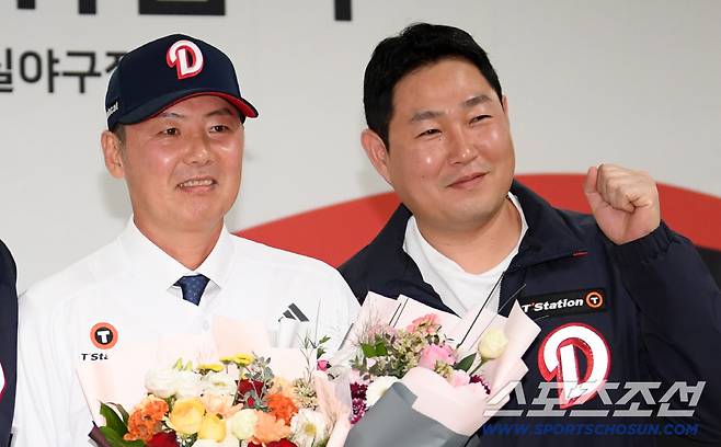 두산 베어스 김원형 감독 취임식이 23일 잠실구에서 열렸다. 김원형 감독과 양의지가 포즈를 취하고 있다. 잠실=박재만 기자 pjm@sportschosun.com