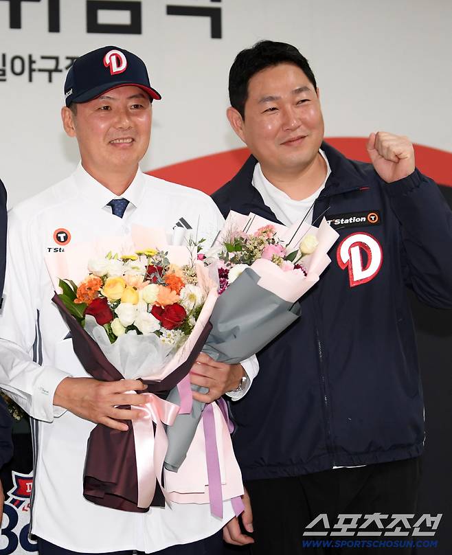 익살스러운 양의지 행동에 김원형 감독의 긴장도 풀렸다.