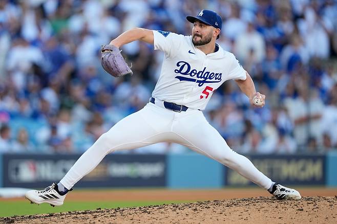 LA 다저스 알렉스 베시아가 챔피언십시리즈서 피칭하는 장면. AP 연합뉴스