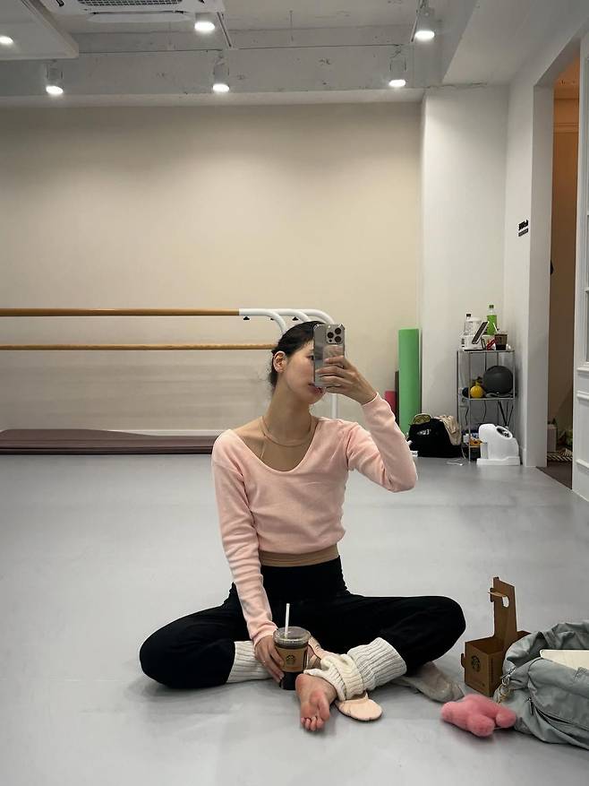 수지 발레코어 (출처 : 인스타그램 @skuukzky)