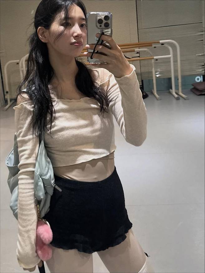 수지 발레코어 (출처 : 인스타그램 @skuukzky)