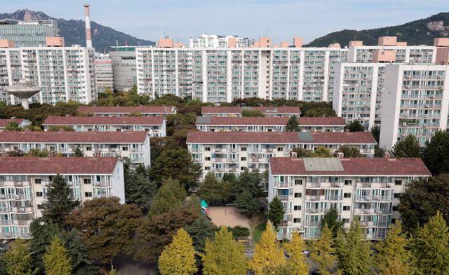 10·15 부동산 대책 열흘째를 맞은 24일 서울 노원구 아파트 단지 모습. 연합뉴스