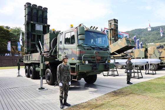 LIG Nex1's medium-range surface-to-air missiles (M-SAM), also known as Skybolt, is on display at the Armed Forces Day on Oct. 1. [YONHAP]