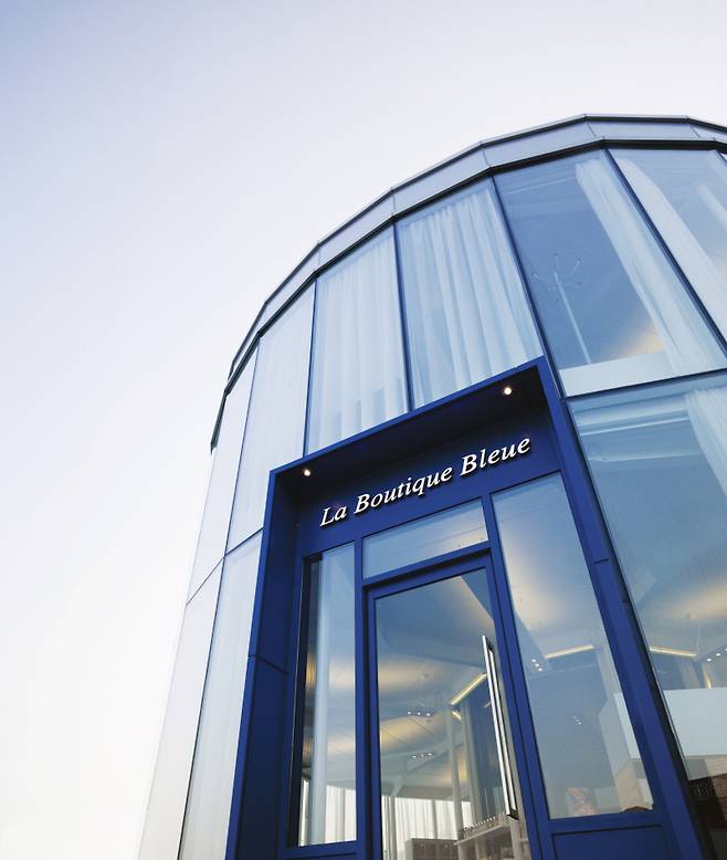 안야 테일러 조이가 방문한 한남동 LBB(엘비비) 플래그십 스토어. LBB 제공.&nbsp;