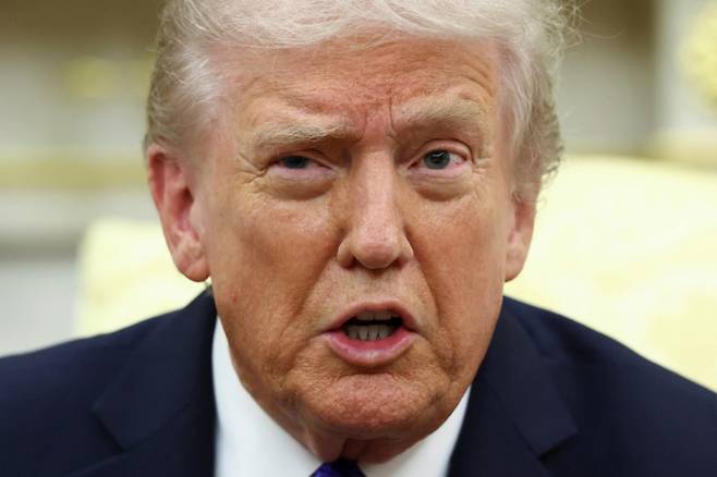 도널드 트럼프 미국 대통령이 지난 22일(현지시간) 미국 워싱턴DC 백악관에서 마르크 뤼터 북대서양조약기구(NATO·나토) 사무총장과의 회담하며 발언하고 있다./로이터=뉴스1