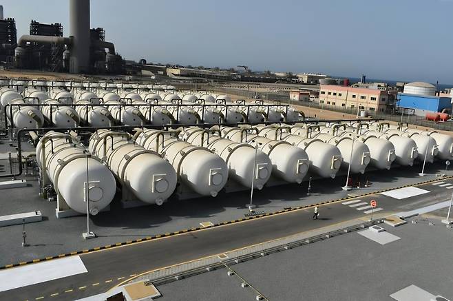 두산에너빌리티 슈아이바3 해수담수화 플랜트의 전처리 공정 핵심설비인 듀얼미디어필터(DMF) 설비 [두산에너빌리티 제공]