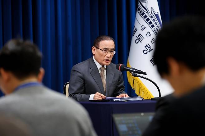 위성락 국가안보실장이 24일 용산 대통령실에서 이재명 대통령 아세안 순방 및 APEC 정상회의 일정 관련 브리핑을 하고 있다. [연합]