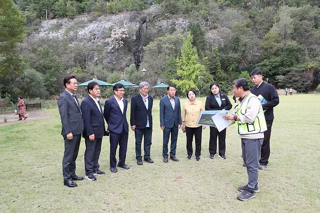 안동시의회 경제도시 위원회가 낙동 물길공원과 농수산물도매시장, 경북바이오일반산업단지를 차례로 찾아 사업 추진상황과 운영 현황을 점검했다.[안동시의회 제공]