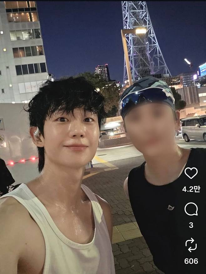 [서울=뉴시스] 정해인(왼쪽), 정해준. (사진=정해준 인스타그램 캡처) 2025.10.24. photo@newsis.com *재판매 및 DB 금지