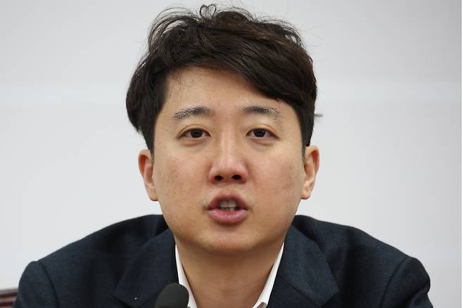 개혁신당 이준석 대표가 23일 서울 여의도 국회에서 열린 최고위원회의에서 발언하고 있다. 연합뉴스