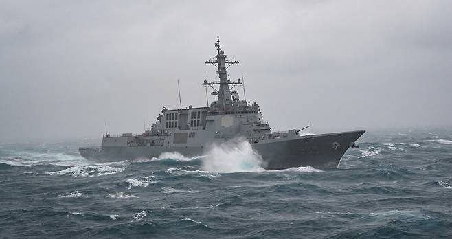 제주 앞바다에서 이지스구축함 정조대왕함이 기동함대의 모항인 해군제주기지로 항해하고 있다. 세계일보 자료사진
