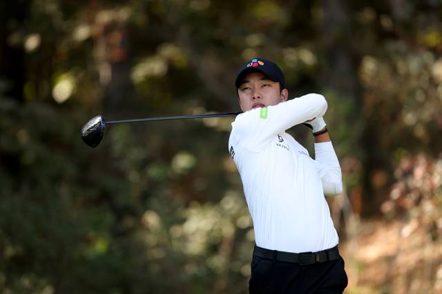 11번 홀에서 티샷을 날리는 송민혁. 사진 제공=KPGA