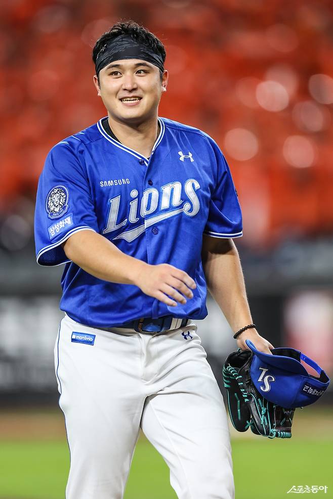 삼성 최원태가 24일 대전한화생명볼파크에서 열린 삼성과 PO 5차전에 선발등판해 3.1이닝 5실점한 뒤 교체되고 있다. 사진제공｜삼성 라이온즈