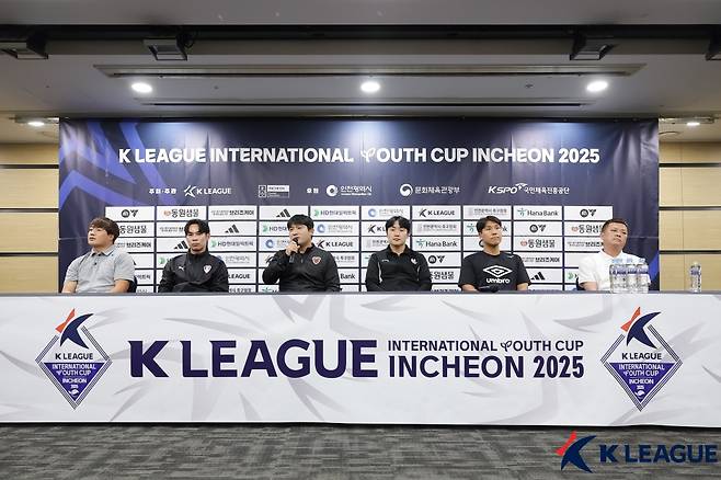 24일 인천 중구 하버파크호텔에서 열린 K리그 인터내셔널 유스컵 인천 2025 개막 미디어데이에 참석한 국내팀 지도자들. /사진=한국프로축구연맹 제공