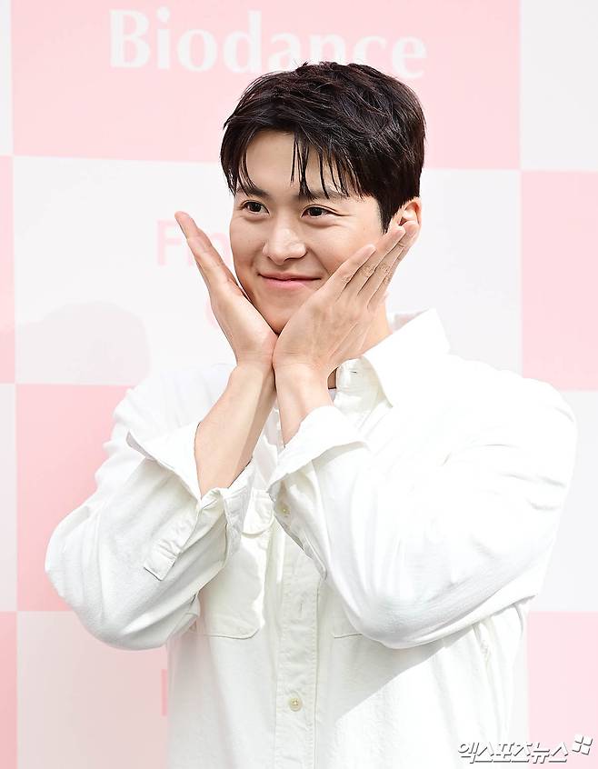 공명, 도영 따라잡기 꽃받침