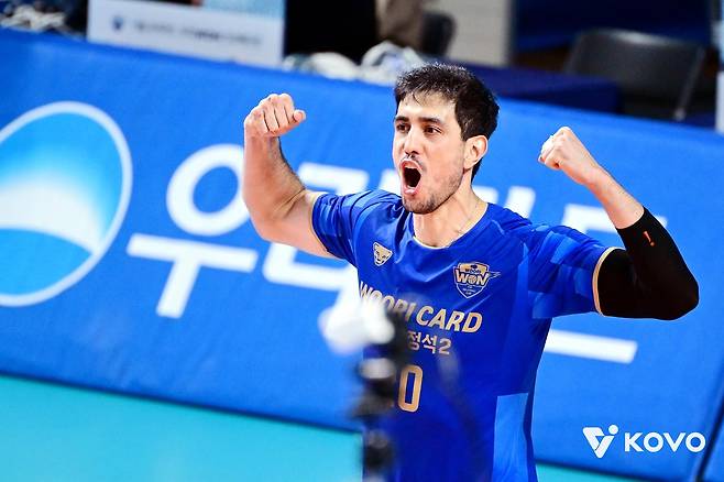 환호하는 우리카드의 아라우조 [한국배구연맹 제공. 재판매 및 DB 금지]