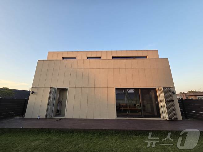 전북 김제시 '죽산모락' 내 LG 스마트코티지 '듀오맥스 45' 외관. 2025.10.23/뉴스1 ⓒ News1 박주평 기자