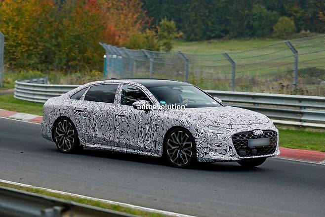 아우디 A6 L 테스트카 (출처 : 오토에볼루션)