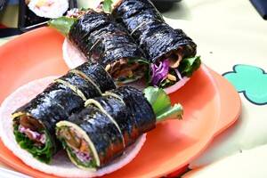 25일 경북 김천시 김밥축제에서 판매된 김밥. 김천시 제공