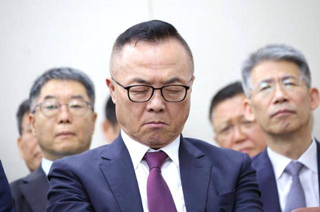 황주호 전 한국수력원자력 사장이 16일 서울 여의도 국회 과학기술정보방송통신위원회에서 열린 2025년도 국정감사에서 출석해 증인석에 앉아 있다. 연합뉴스