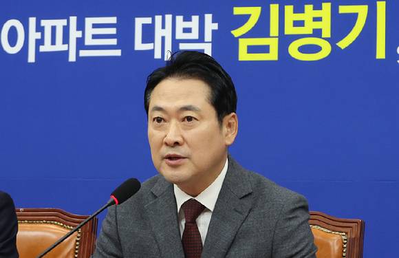 국민의힘 부동산 정책 정상화 특별위원회 위원장을 맡은 장동혁 대표가 22일 서울 여의도 국회에서 열린 특위 첫 회의에서 이재명 정부의 부동산 정책을 비판하고 있다. 2025.10.22 [사진=연합뉴스]