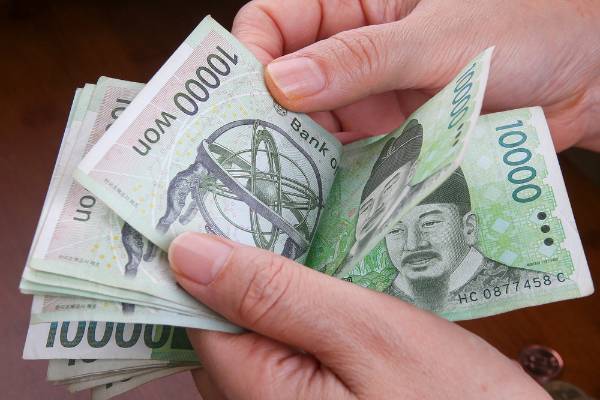 결혼식 축의금 때문에 친구에게 서운하다는 여성의 고민이 전해졌다. 사진은 기사의 이해를 돕기 위함. /사진=클립아트코리아