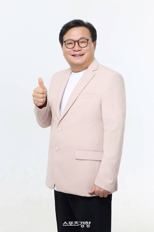 힐링 콘서트를 진행하는 최창호 박사. 최창호 박사 측 제공