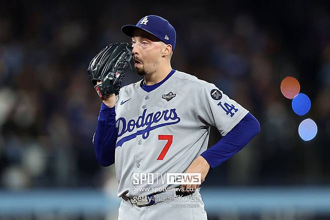 ▲ 6회 무사 만루 위기를 자초하며 5이닝 5실점에 그친 블레이크 스넬