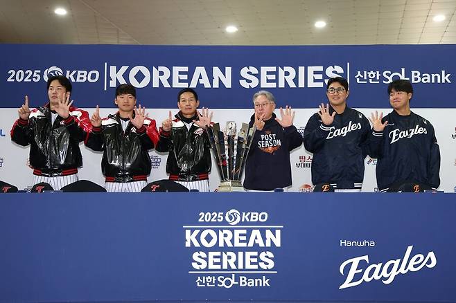 ▲ LG 임찬규, 박해민, 염경엽 감독은 한국시리즈 6차전에서 끝날 것이라고 예상했고 한화 김경문 감독은 7차전, 채은성과 정우주는 5차전에서 종료할 것이라고 내다봤다. ⓒ한화 이글스