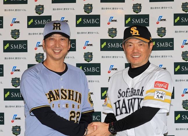 후지카와 한신 감독(왼쪽)과 고쿠보 소프트뱅크 감독. /사진=소프트뱅크 호크스 공식 SNS