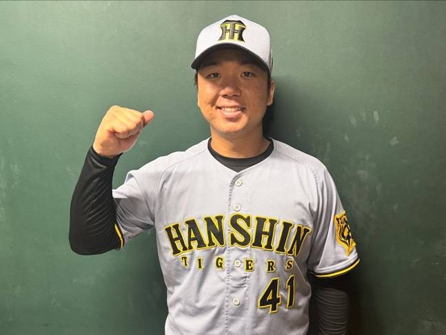 7이닝 1실점의 호투로 승리 투수가 된 무라카미. /사진=한신 타이거즈 공식 SNS