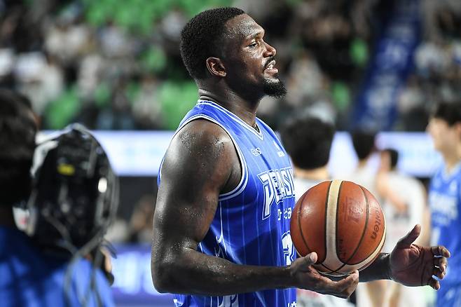 아쉬워하는 대구 한국가스공사 이적생 닉 퍼킨스 [KBL 제공. 재판매 및 DB 금지]